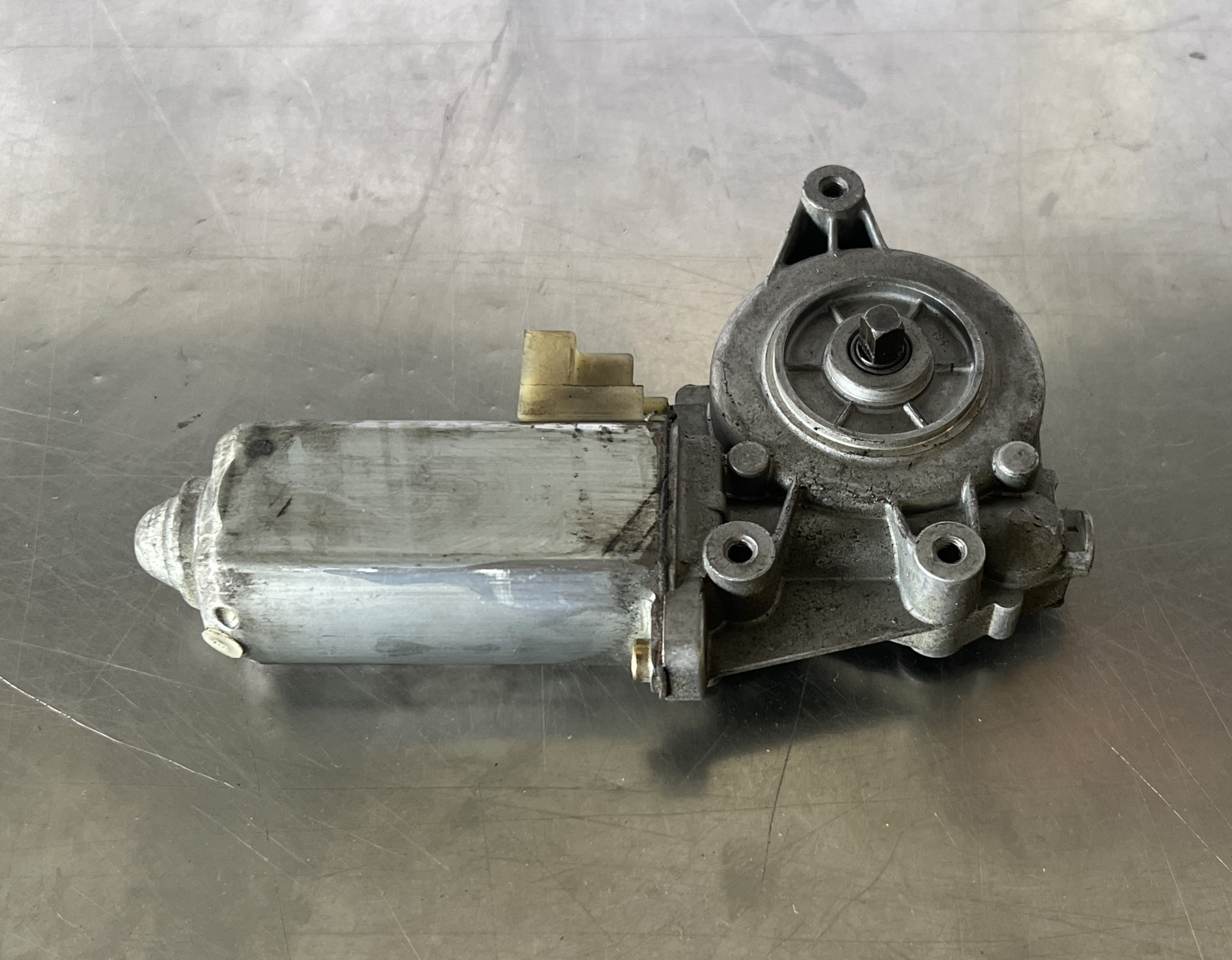 BOSCH - Window Motor LH / Fensterhebermotor links