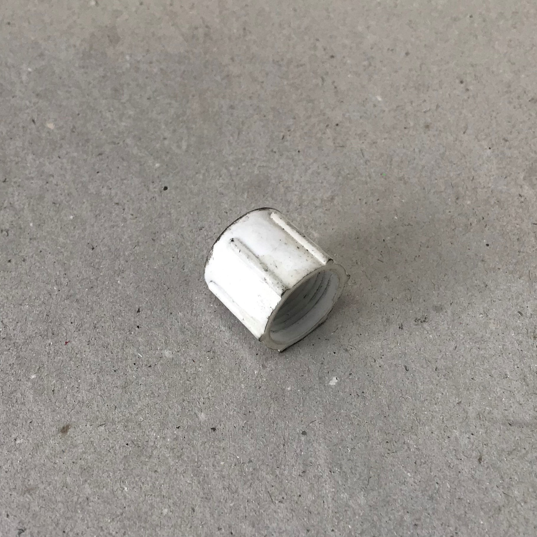 Cap for AC Exhaust Valve / Klimakompressor Anschluss-Kappe