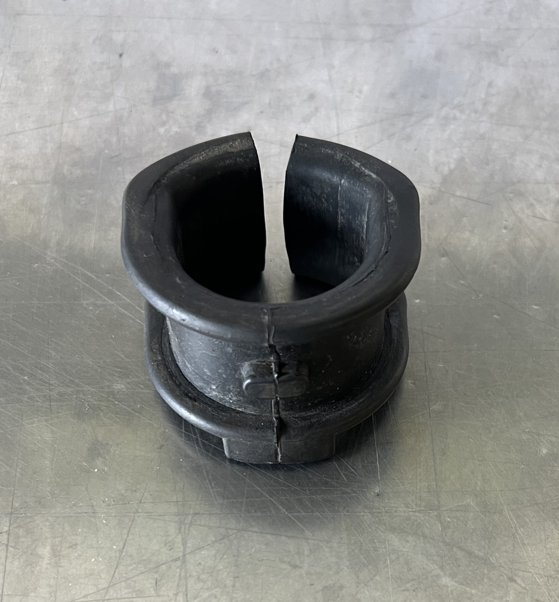 Maserati Biturbo - Steering Rack Bushing LH / Haltegummi Lenkung links