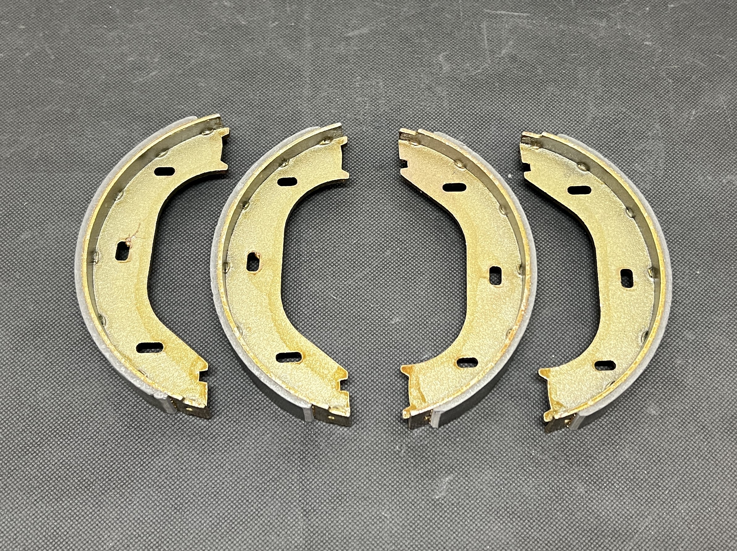 Maserati Biturbo - Set of Handbrake Pads / Satz Handbremsbacken