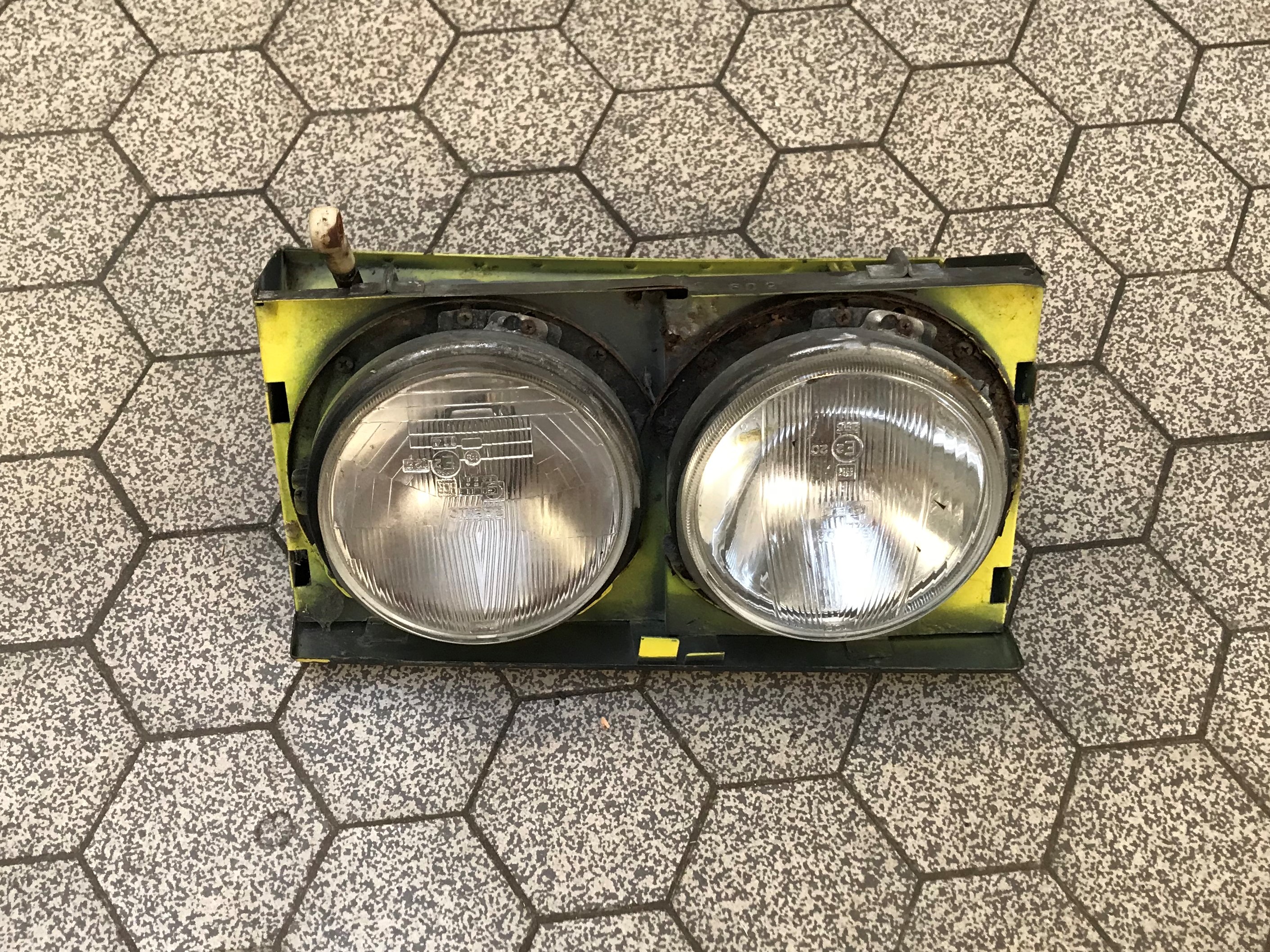 Frontlight Housing - left / Klappscheinwerfer - links