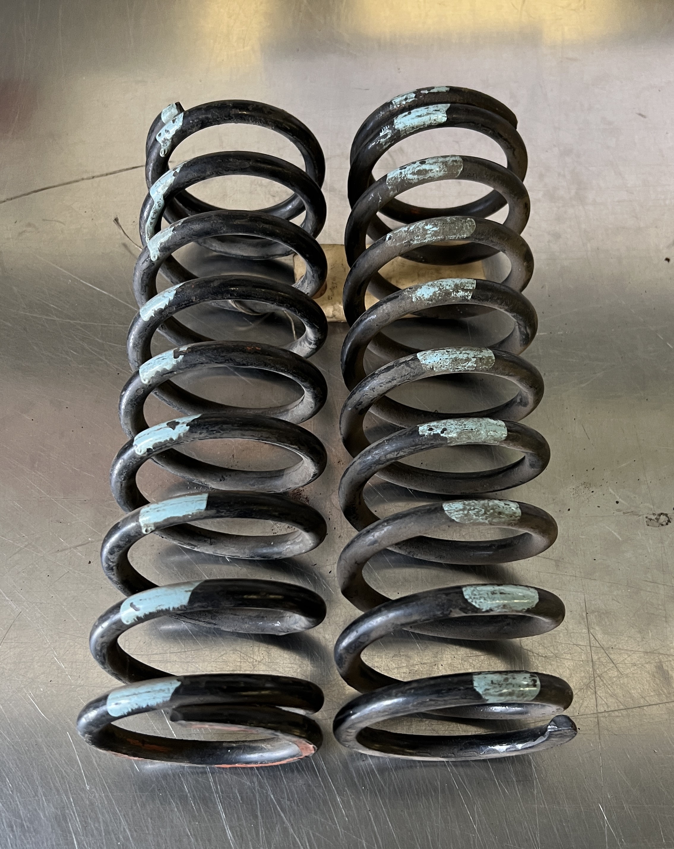 Lamborghini Countach - Rear Springs Pair / Federn Paar Hinten