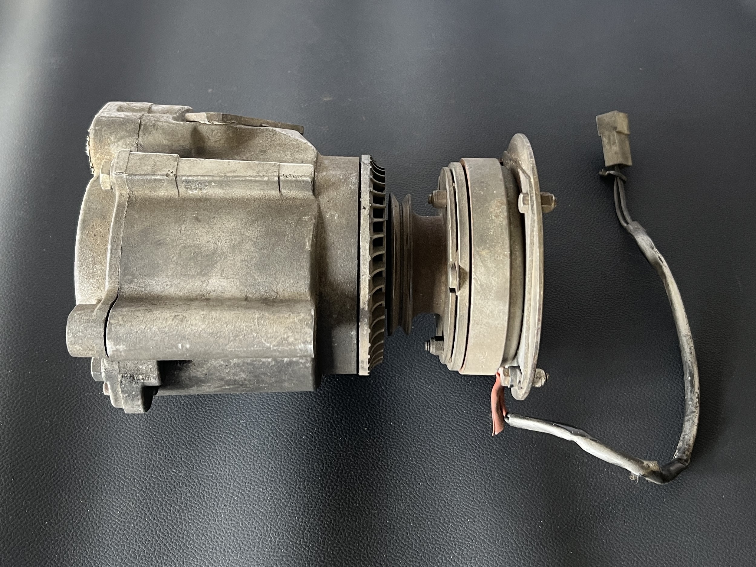 Lamborghini Countach LM002 - Secondary Air Pump / Zusatzluftpumpe