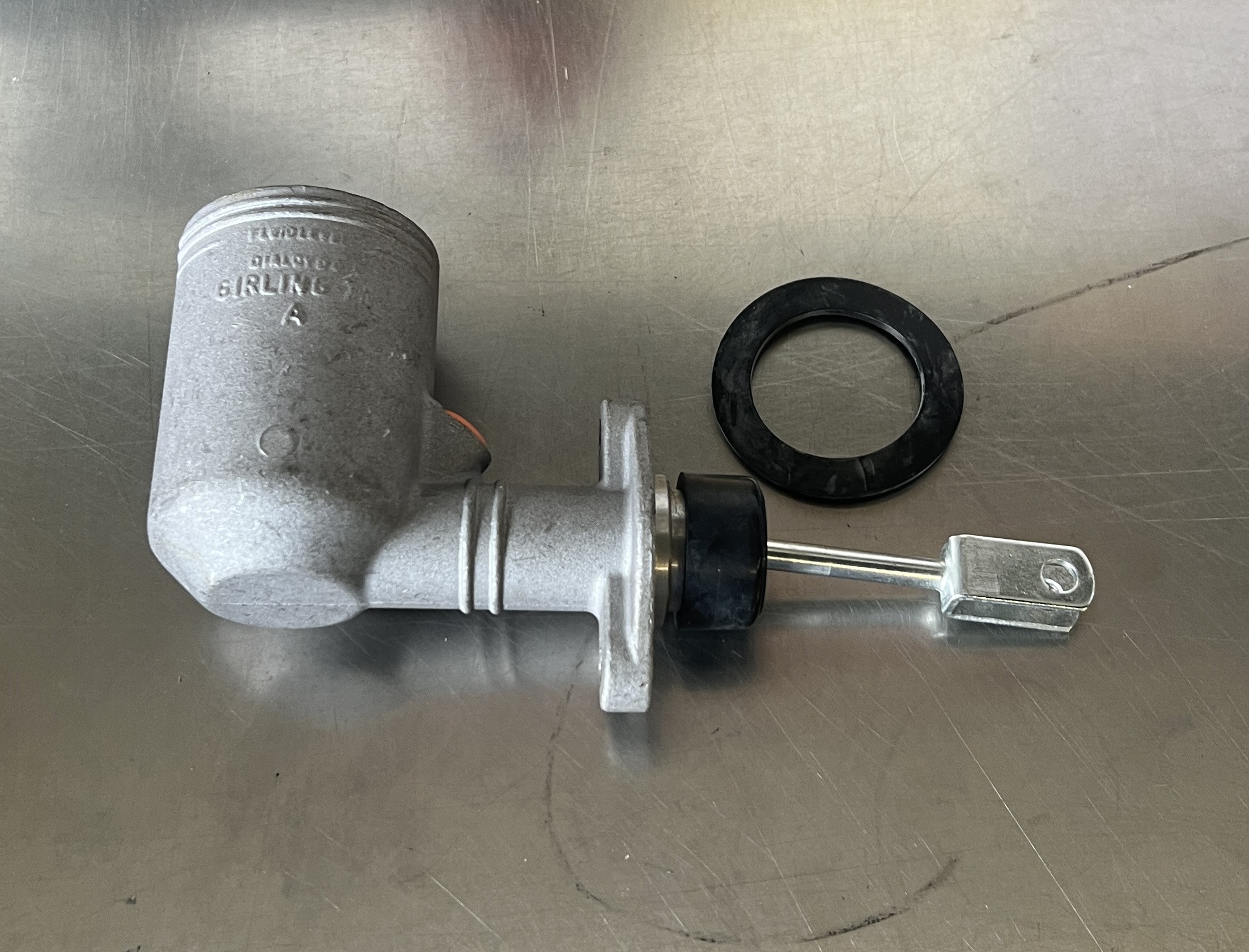 Clutch Master Cylinder / Kupplungsgeber Zylinder