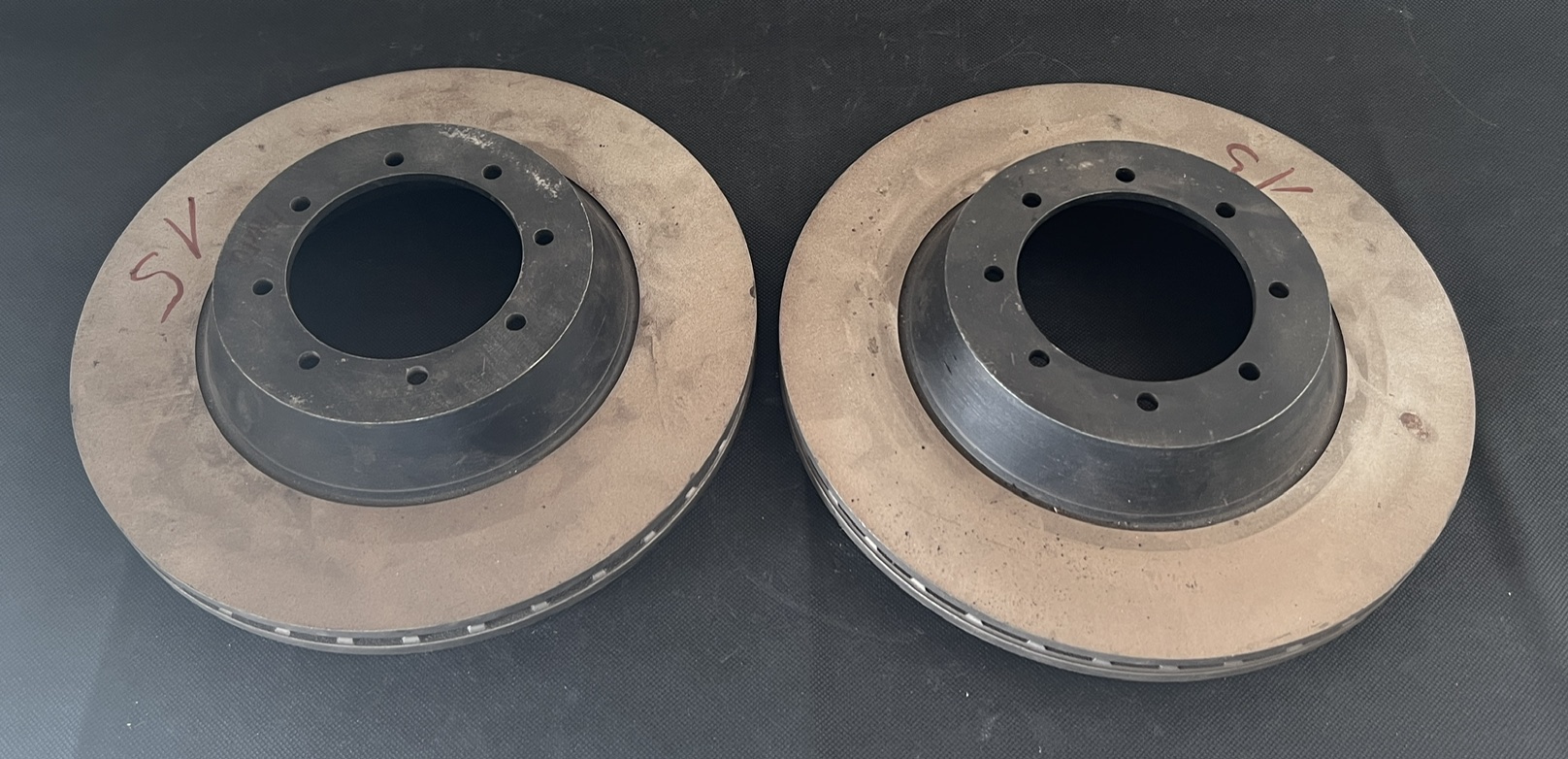 Pair of Vented Brake Discs / Paar Innenbelüftete Bremsscheiben