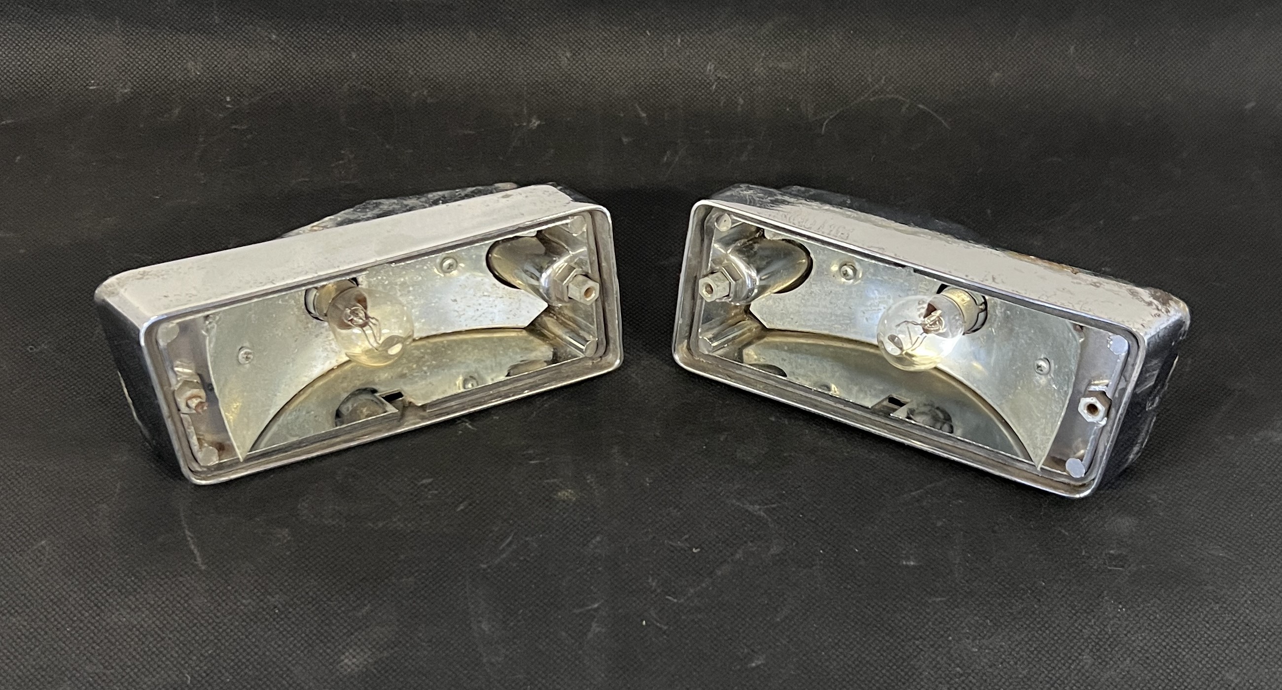Pair of Base for Indicators / Paar Blinkersockel