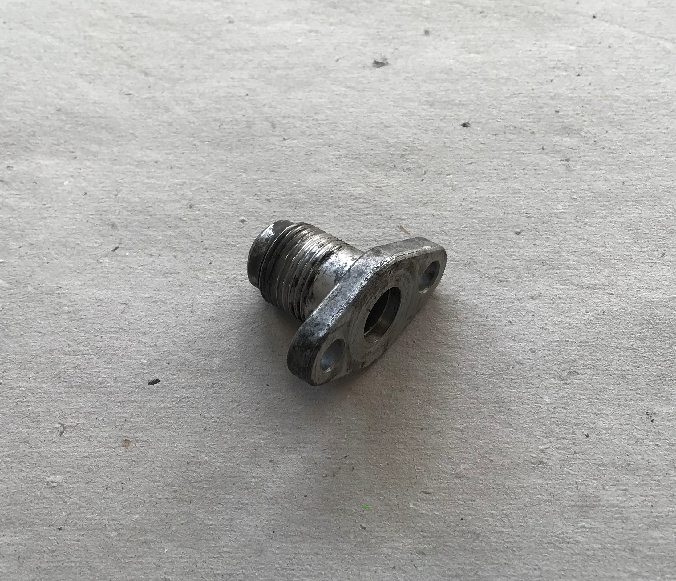 AC Exhaust Connection / Klimakompressor Anschluss