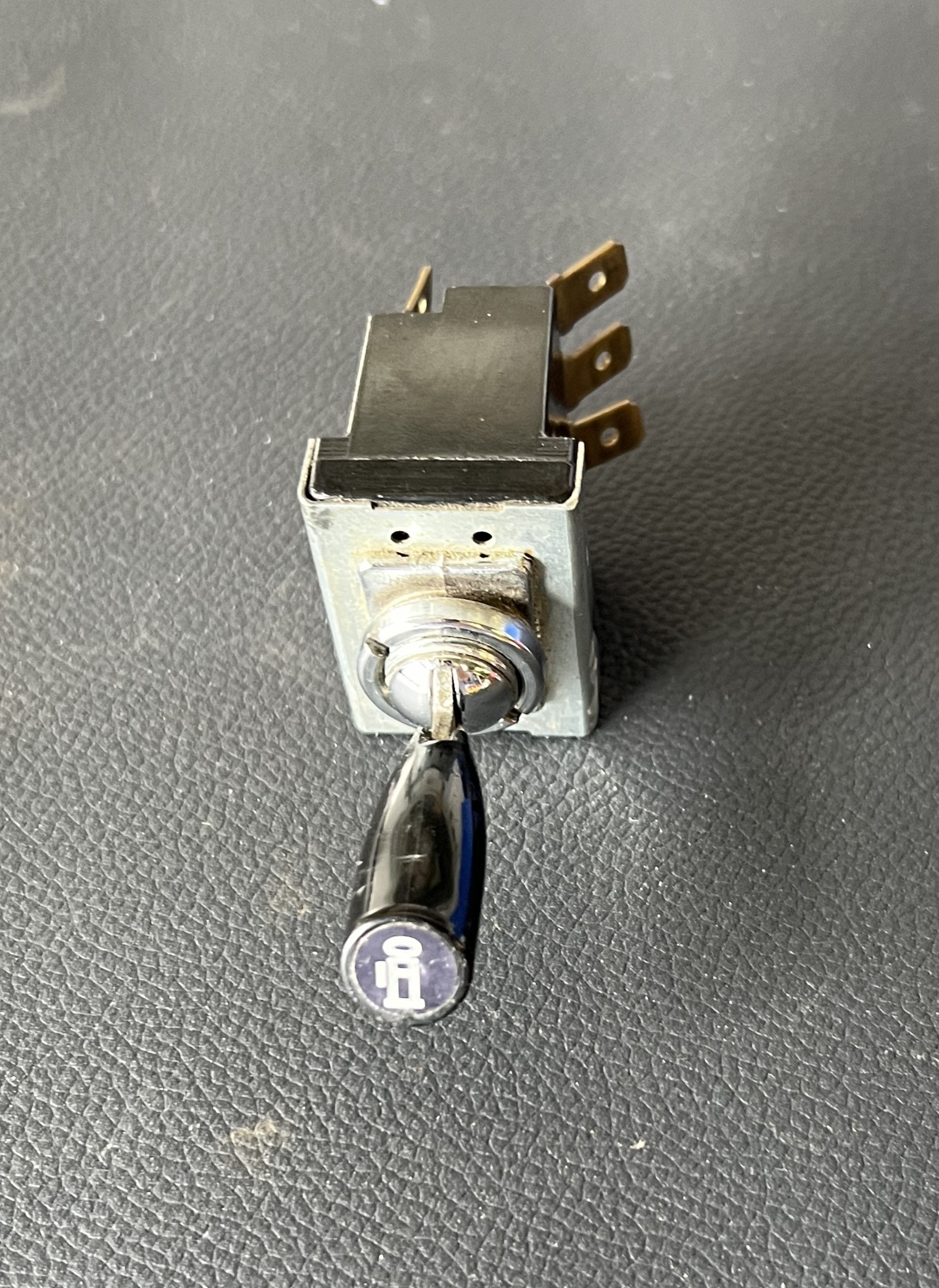 Fuel Door Switch / Schalter für Tank