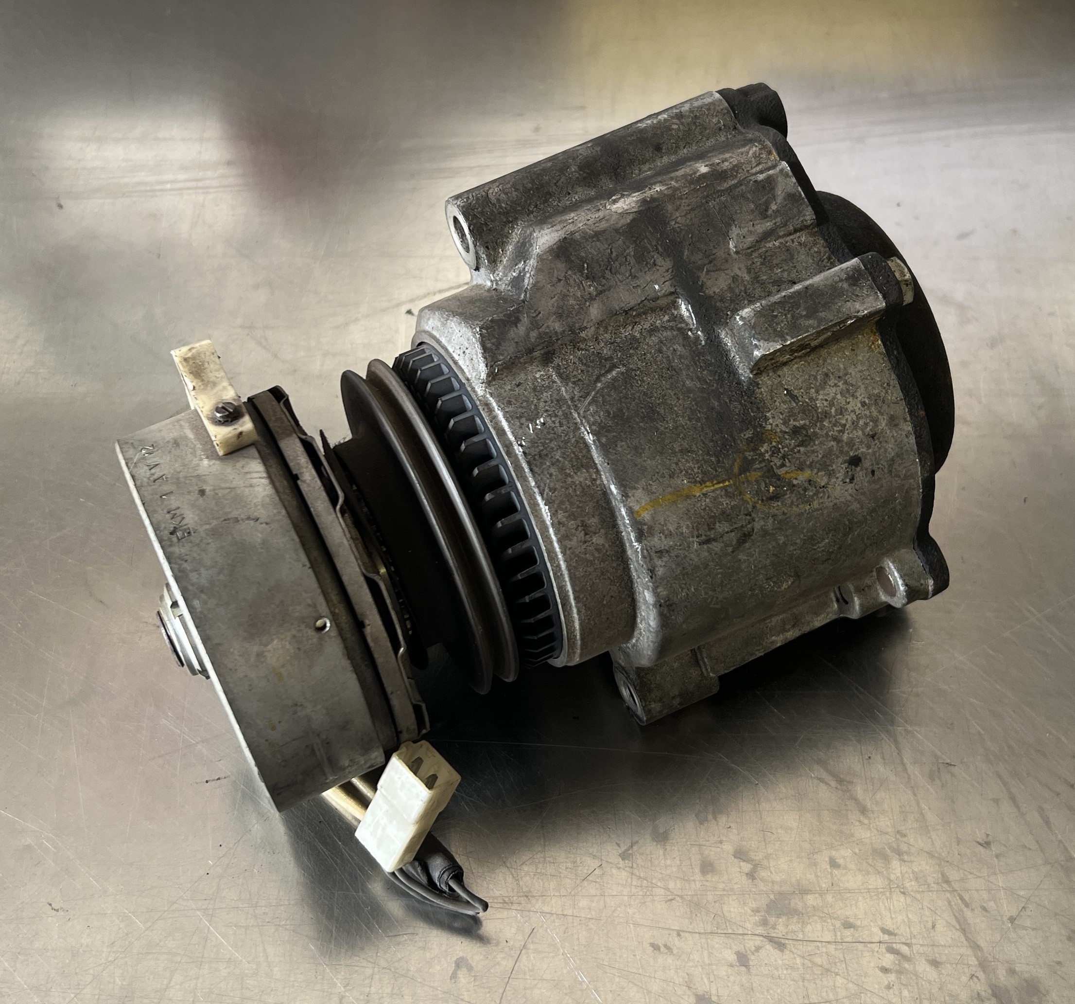 Lamborghini Countach - Secondary Air Pump / Zusatzluftpumpe