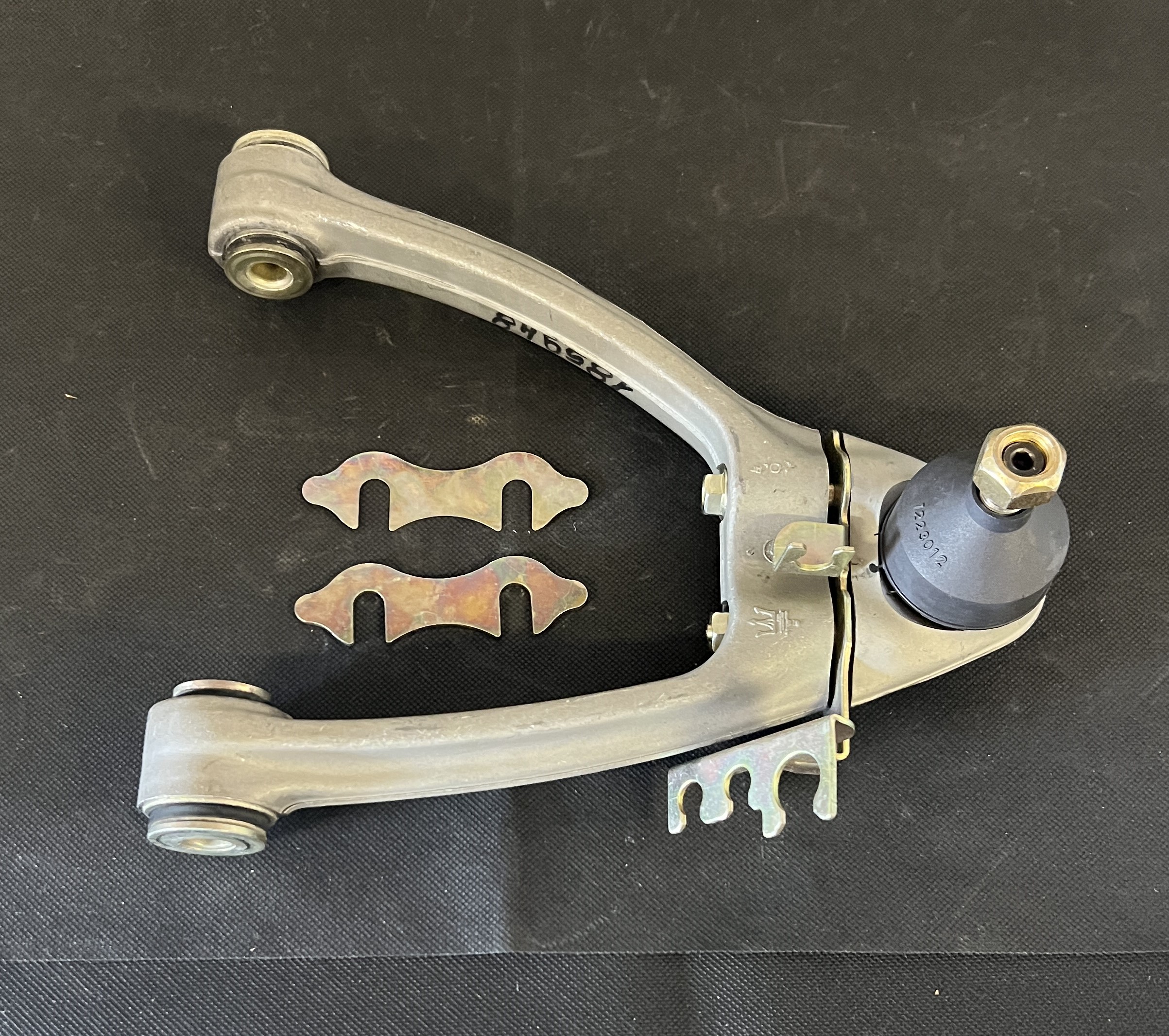 Maserati 4200 - Front Upper Wishbone LH / Achslenker vorne oben links