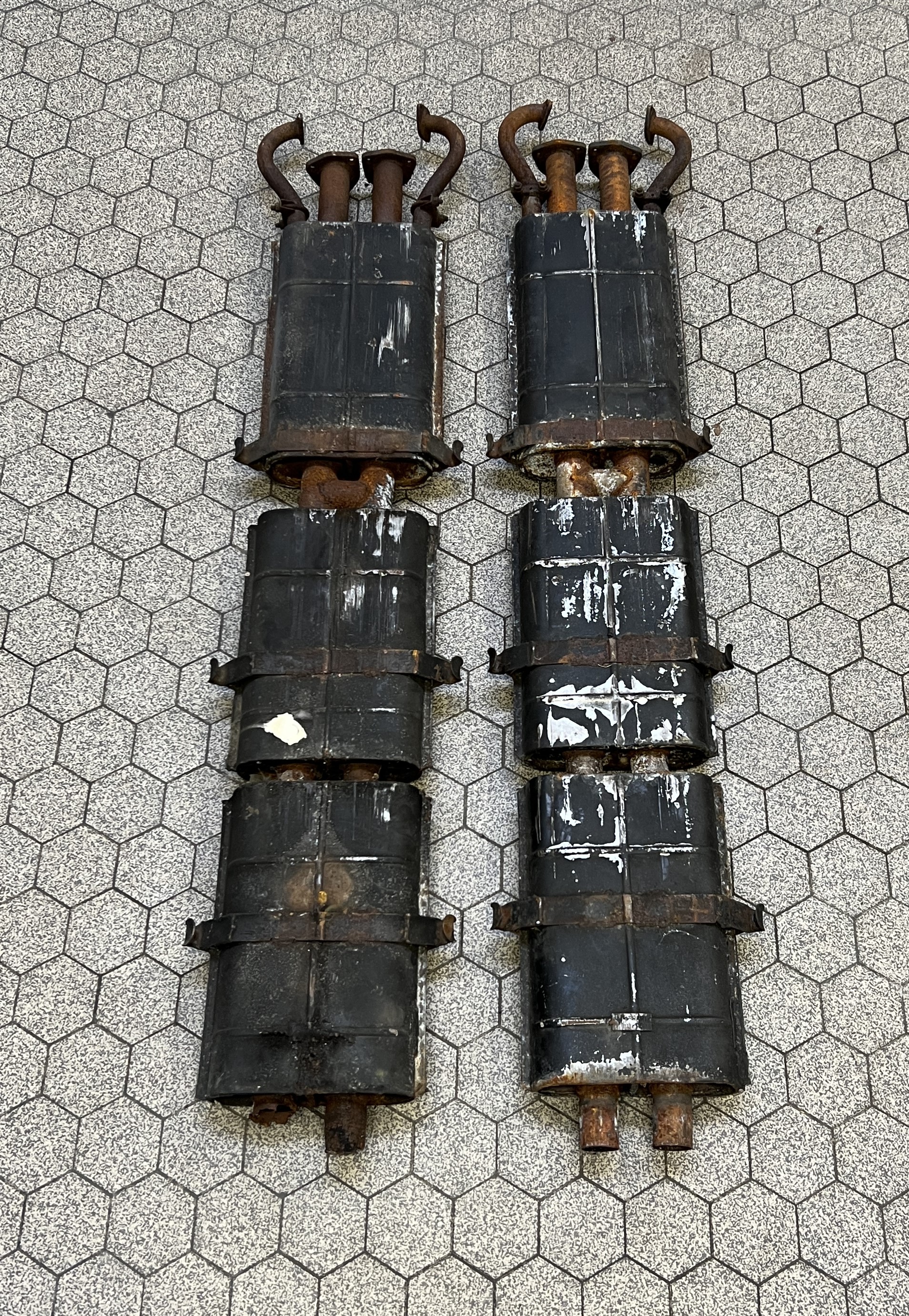 Ferrari 400 - Centre Silencer - Pair / Mittelschalldämpfer - Paar