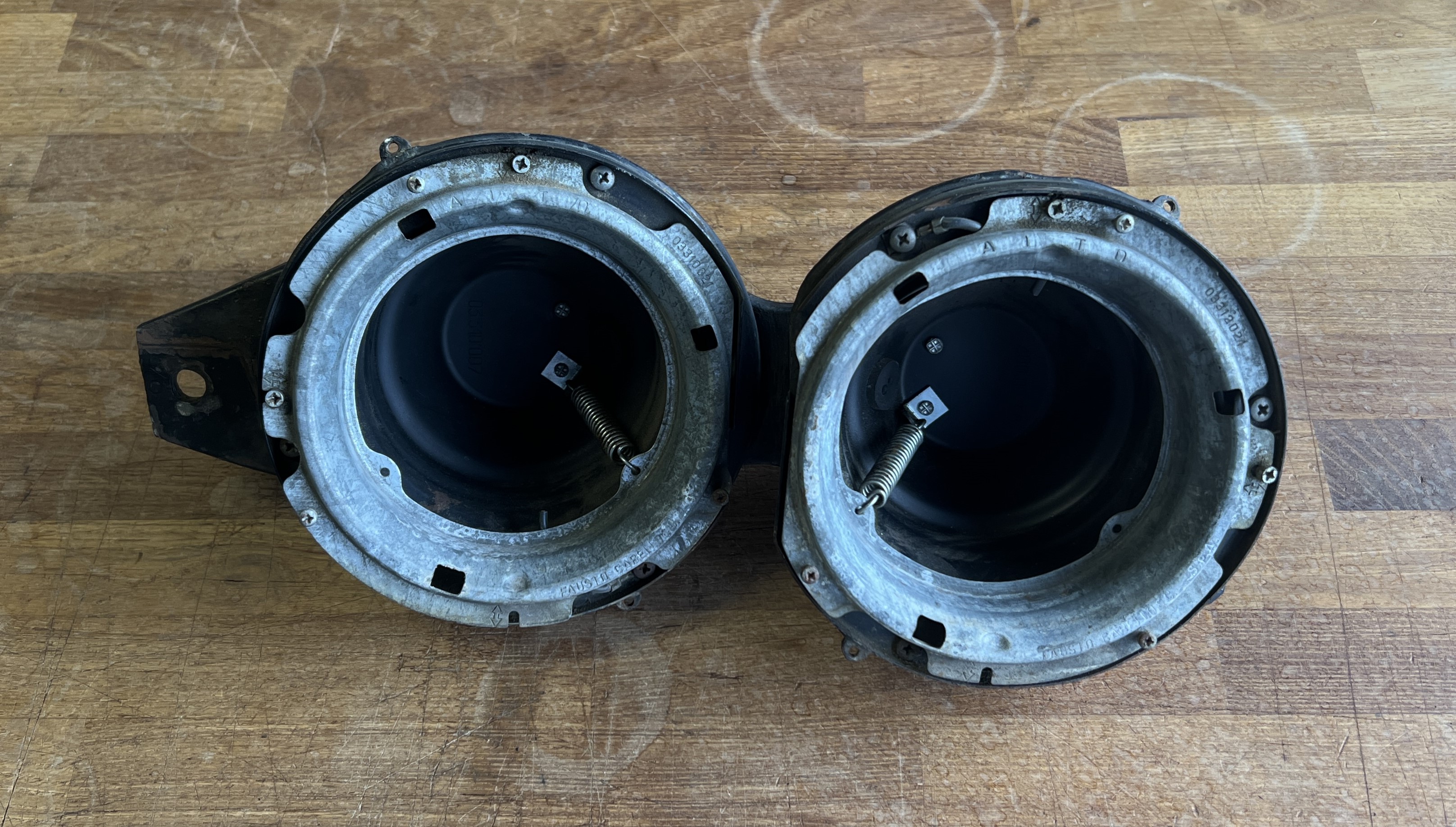 Lamborghini Espada - Double Headlight Bucket / Halter Doppelscheinwerfer