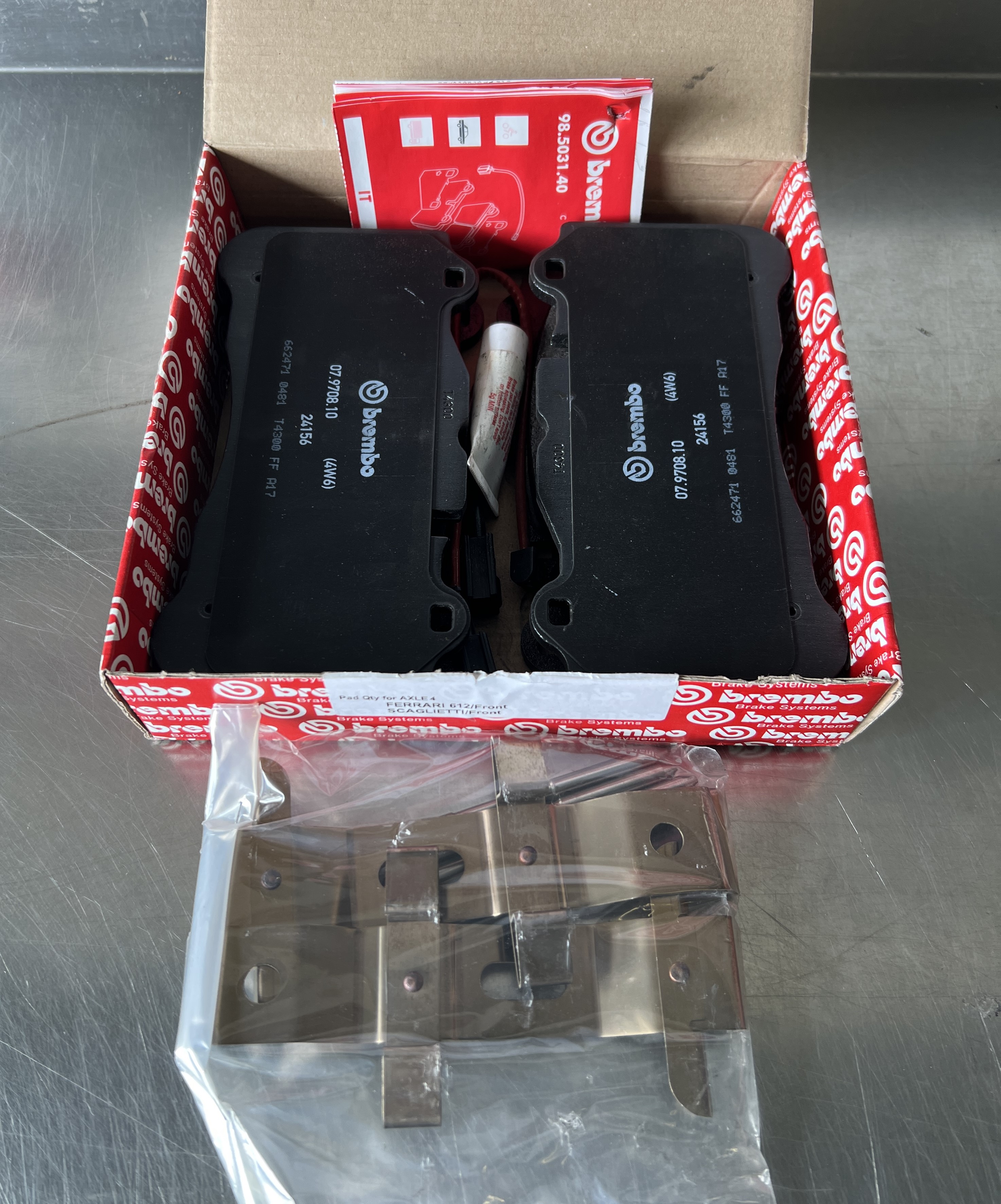 Ferrari 612 - Set of 4 Brake Pads for front Axle / Satz (4) Bremsbeläge vorne - Carbon Brakes